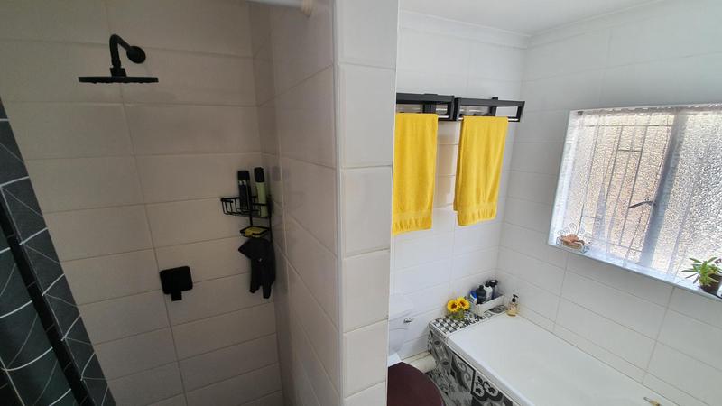 2 Bedroom Property for Sale in Doornpoort Gauteng