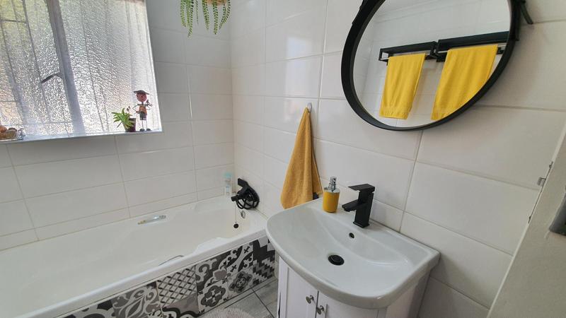 2 Bedroom Property for Sale in Doornpoort Gauteng