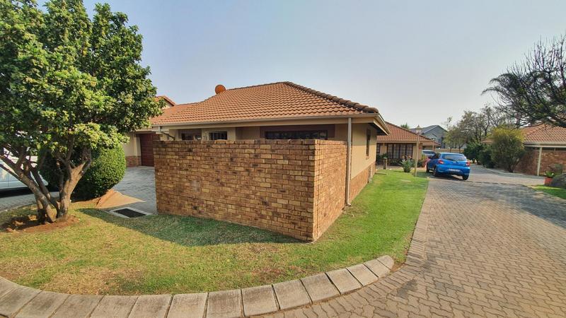 2 Bedroom Property for Sale in Montana Tuine Gauteng