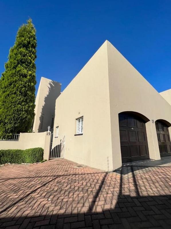 4 Bedroom Property for Sale in Corlett Gardens Gauteng