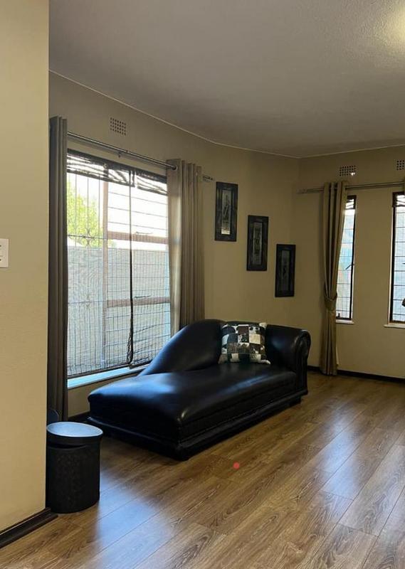 4 Bedroom Property for Sale in Corlett Gardens Gauteng