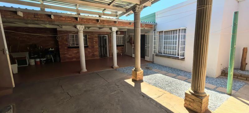 4 Bedroom Property for Sale in Florida North Gauteng