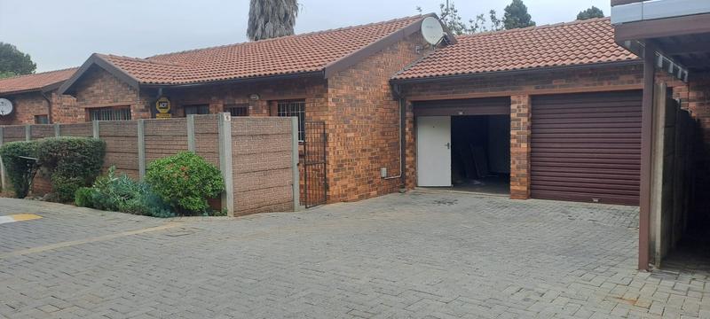 To Let 3 Bedroom Property for Rent in Weltevreden Park Gauteng