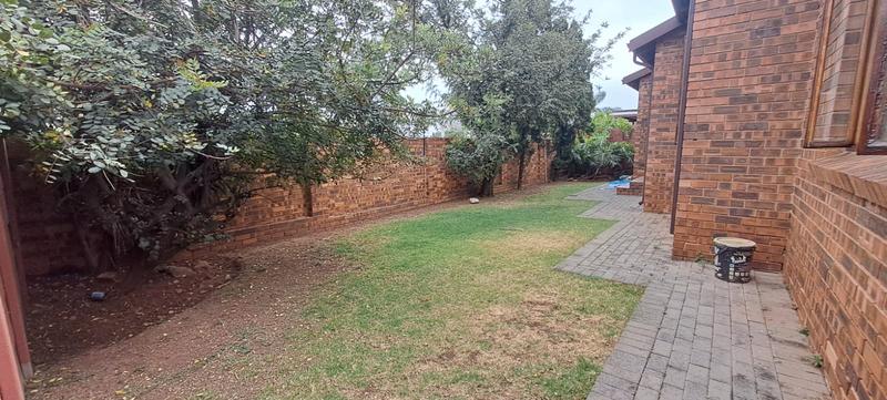 To Let 3 Bedroom Property for Rent in Weltevreden Park Gauteng