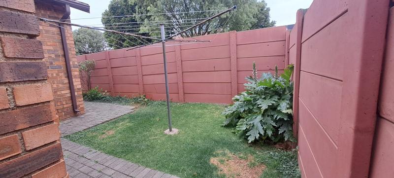 To Let 3 Bedroom Property for Rent in Weltevreden Park Gauteng