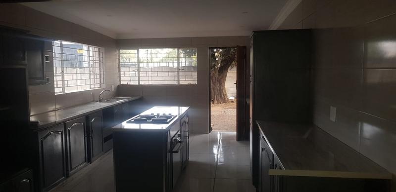 3 Bedroom Property for Sale in Bonaero Park Gauteng