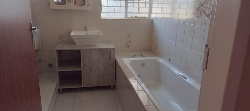 3 Bedroom Property for Sale in Bonaero Park Gauteng