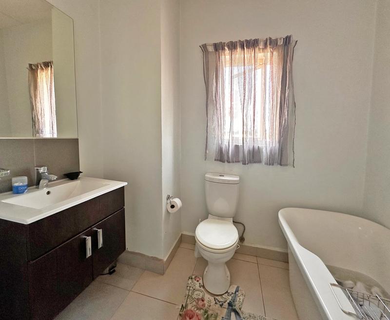 To Let 2 Bedroom Property for Rent in Magaliessig Gauteng