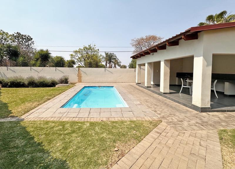 To Let 2 Bedroom Property for Rent in Magaliessig Gauteng