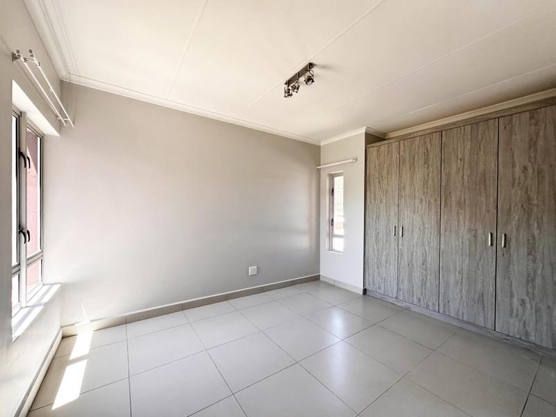 To Let 2 Bedroom Property for Rent in Magaliessig Gauteng