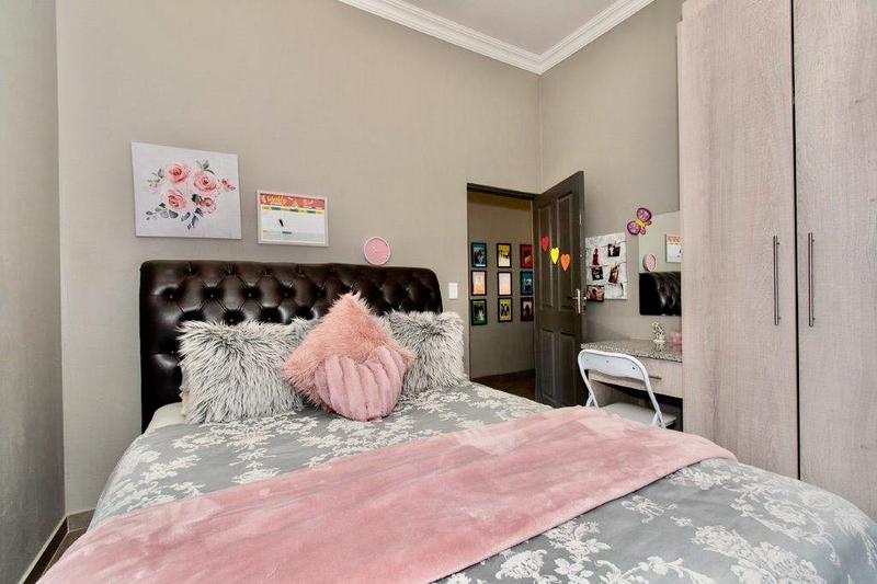 To Let 5 Bedroom Property for Rent in Copperleaf Estate Gauteng