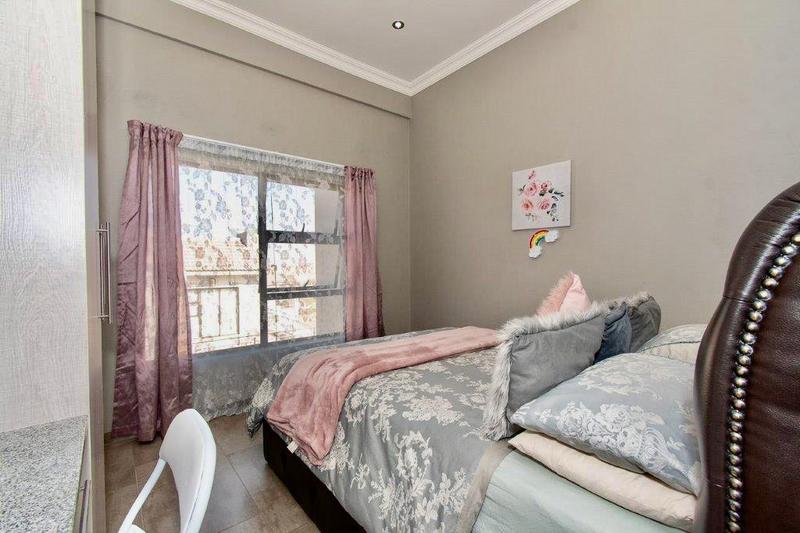 To Let 5 Bedroom Property for Rent in Copperleaf Estate Gauteng