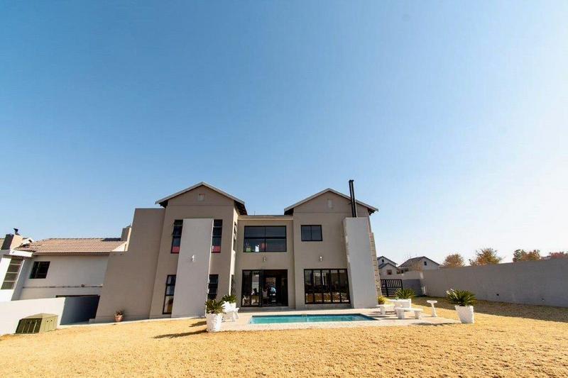 To Let 5 Bedroom Property for Rent in Copperleaf Estate Gauteng