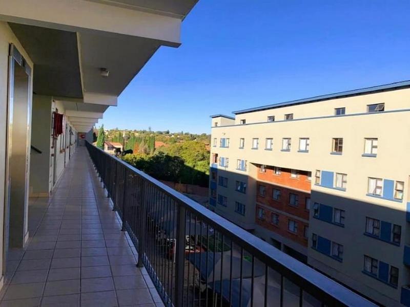 1 Bedroom Property for Sale in Die Hoewes Gauteng