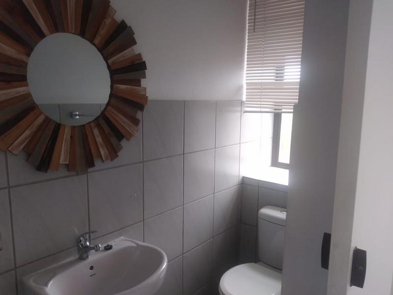 1 Bedroom Property for Sale in Die Hoewes Gauteng