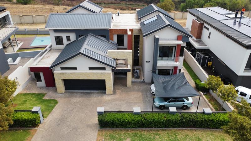 5 Bedroom Property for Sale in Copperleaf Estate Gauteng