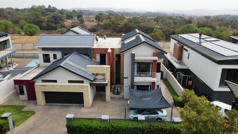 5 Bedroom Property for Sale in Copperleaf Estate Gauteng