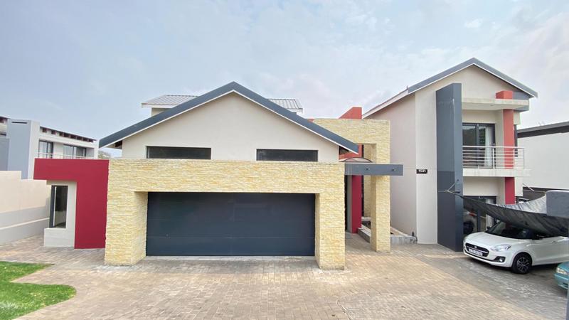 5 Bedroom Property for Sale in Copperleaf Estate Gauteng