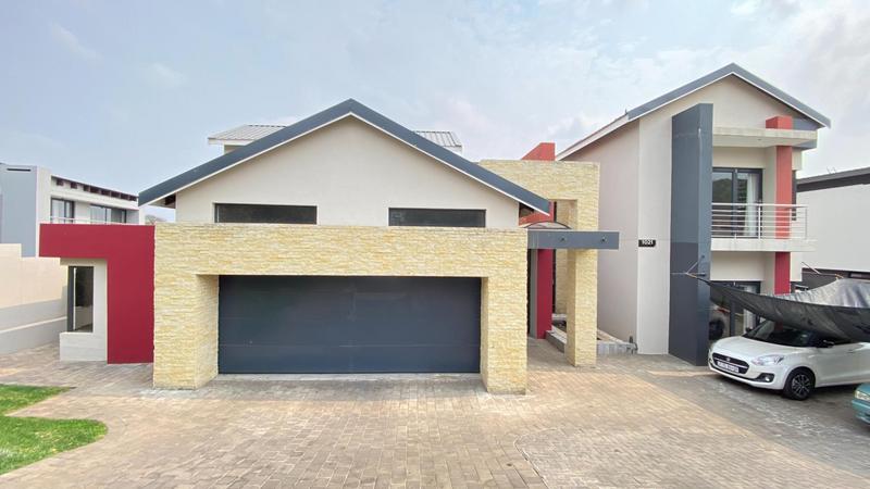 5 Bedroom Property for Sale in Copperleaf Estate Gauteng