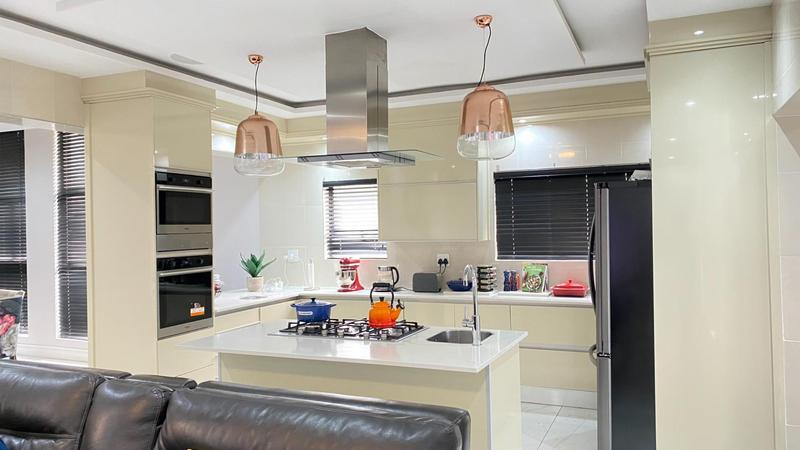 5 Bedroom Property for Sale in Copperleaf Estate Gauteng