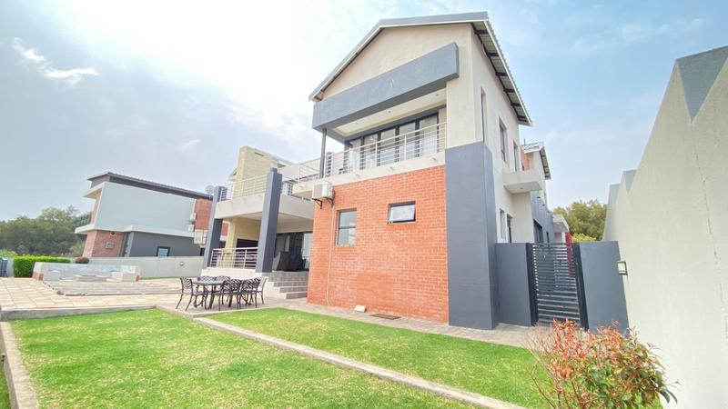 5 Bedroom Property for Sale in Copperleaf Estate Gauteng