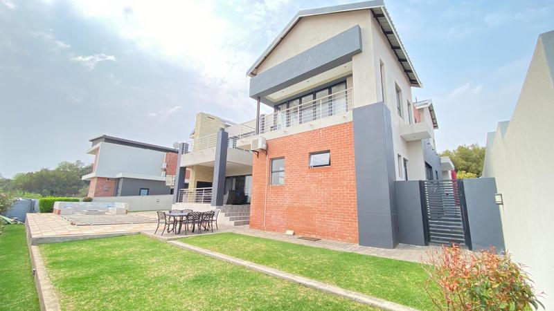 5 Bedroom Property for Sale in Copperleaf Estate Gauteng