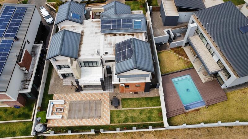 5 Bedroom Property for Sale in Copperleaf Estate Gauteng