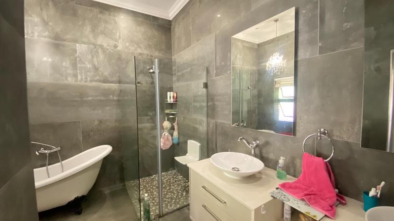 3 Bedroom Property for Sale in Copperleaf Estate Gauteng