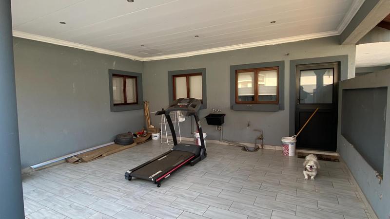 4 Bedroom Property for Sale in Raslouw Glen Gauteng