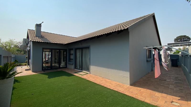 4 Bedroom Property for Sale in Raslouw Glen Gauteng