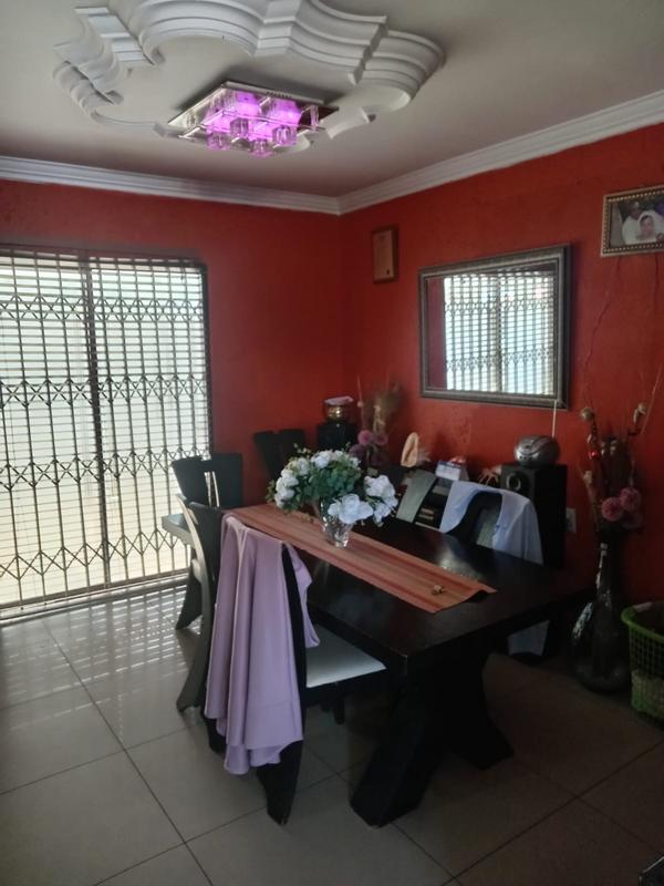 4 Bedroom Property for Sale in Protea Glen Gauteng