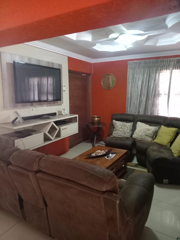 4 Bedroom Property for Sale in Protea Glen Gauteng