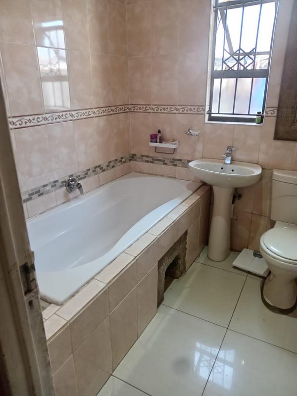 4 Bedroom Property for Sale in Protea Glen Gauteng