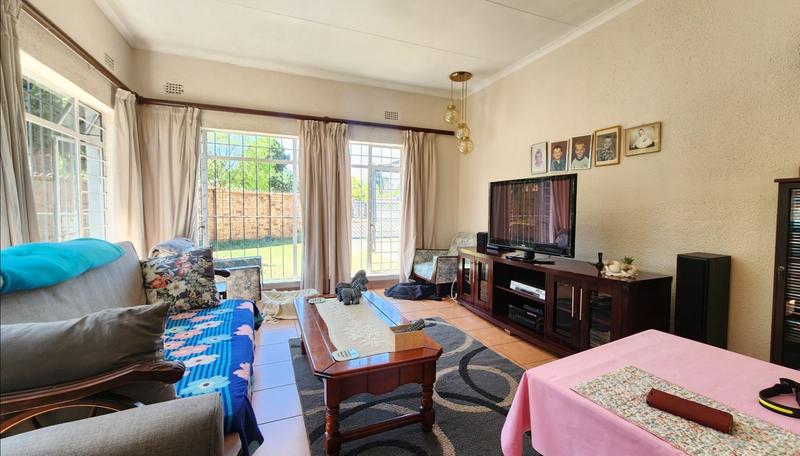 5 Bedroom Property for Sale in Brackendowns Gauteng