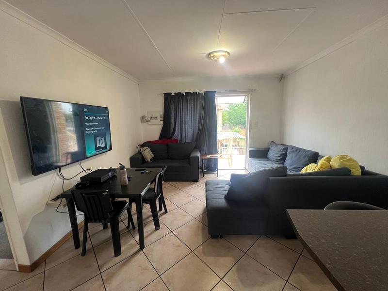 2 Bedroom Property for Sale in Helikonpark Gauteng