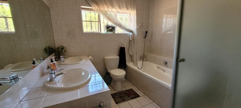 4 Bedroom Property for Sale in Alberante Gauteng