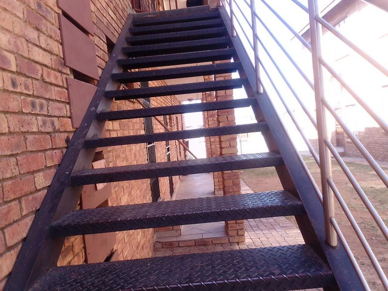 2 Bedroom Property for Sale in Olievenhoutbosch Gauteng