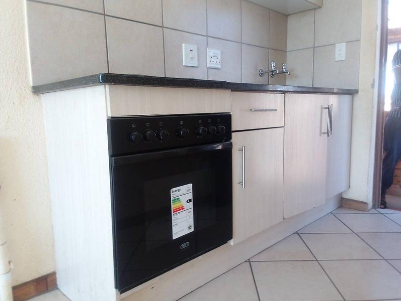 2 Bedroom Property for Sale in Olievenhoutbosch Gauteng