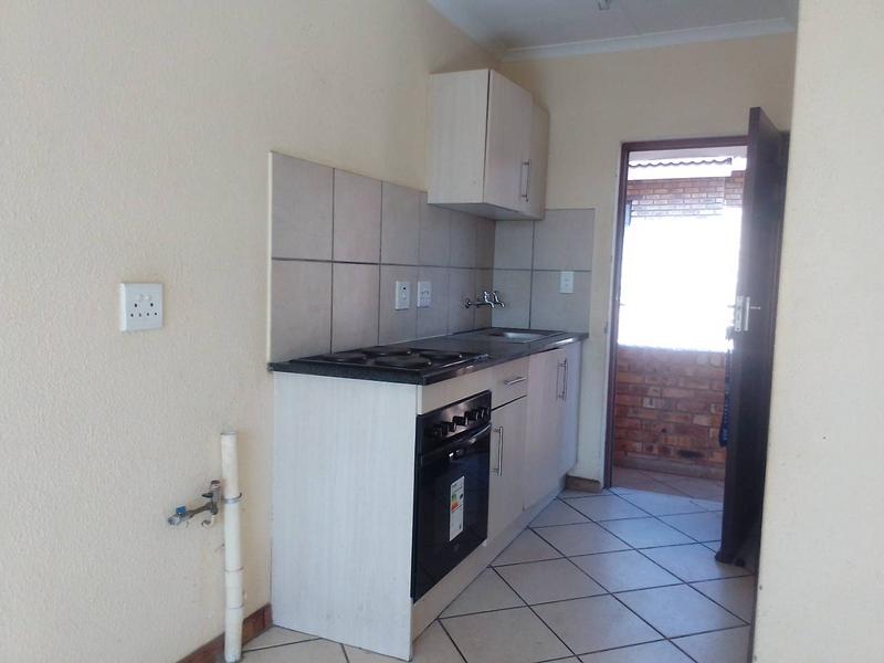 2 Bedroom Property for Sale in Olievenhoutbosch Gauteng