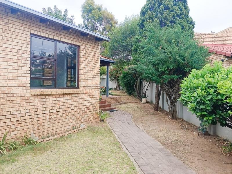 To Let 3 Bedroom Property for Rent in Magaliessig Gauteng