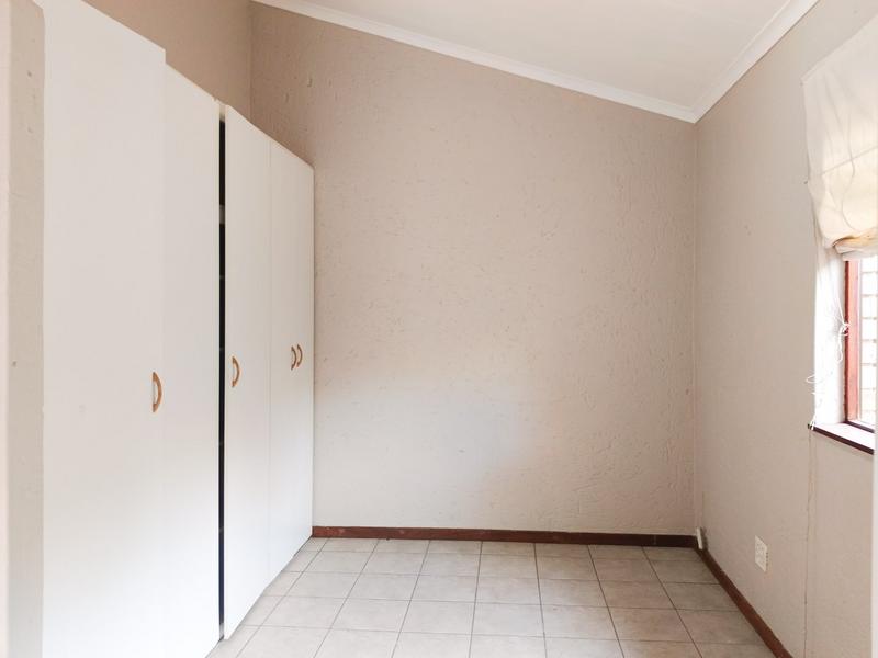 To Let 3 Bedroom Property for Rent in Magaliessig Gauteng