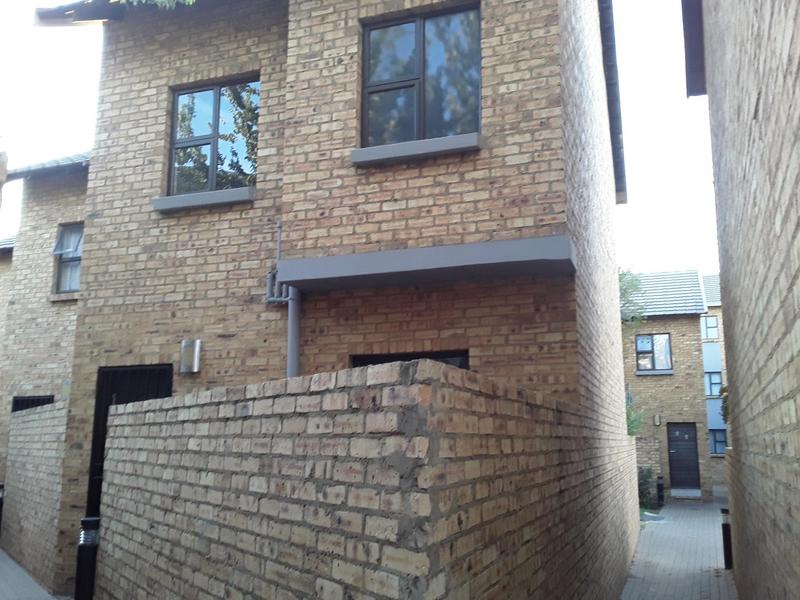 2 Bedroom Property for Sale in Rooihuiskraal North Gauteng