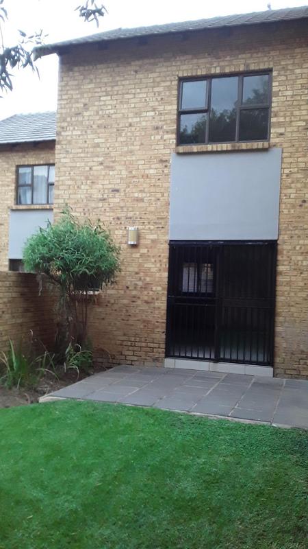 2 Bedroom Property for Sale in Rooihuiskraal North Gauteng