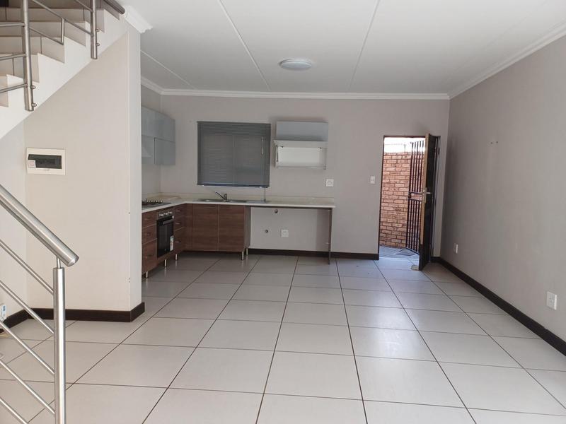 2 Bedroom Property for Sale in Rooihuiskraal North Gauteng