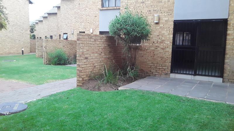 To Let 2 Bedroom Property for Rent in Rooihuiskraal North Gauteng