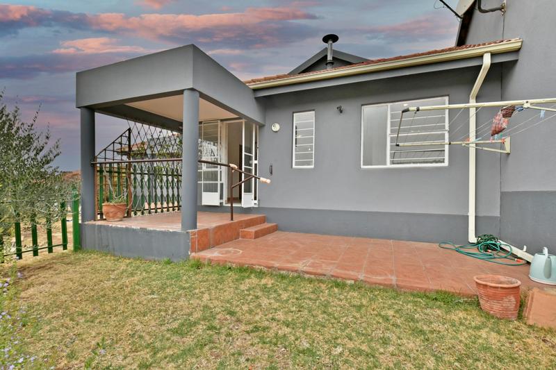 2 Bedroom Property for Sale in Linmeyer Gauteng