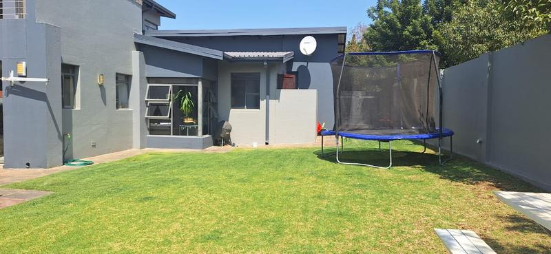 5 Bedroom Property for Sale in Midlands Estate Gauteng
