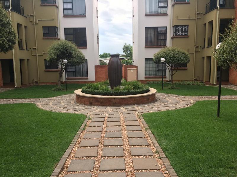 To Let 2 Bedroom Property for Rent in Douglasdale Gauteng