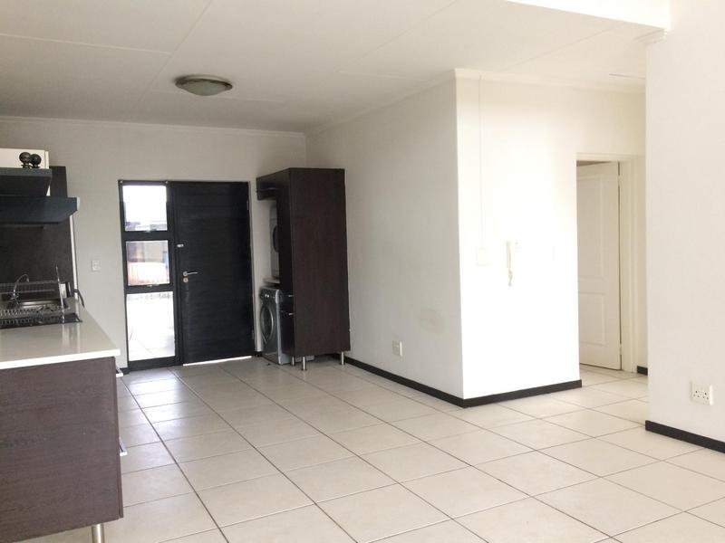 To Let 2 Bedroom Property for Rent in Douglasdale Gauteng