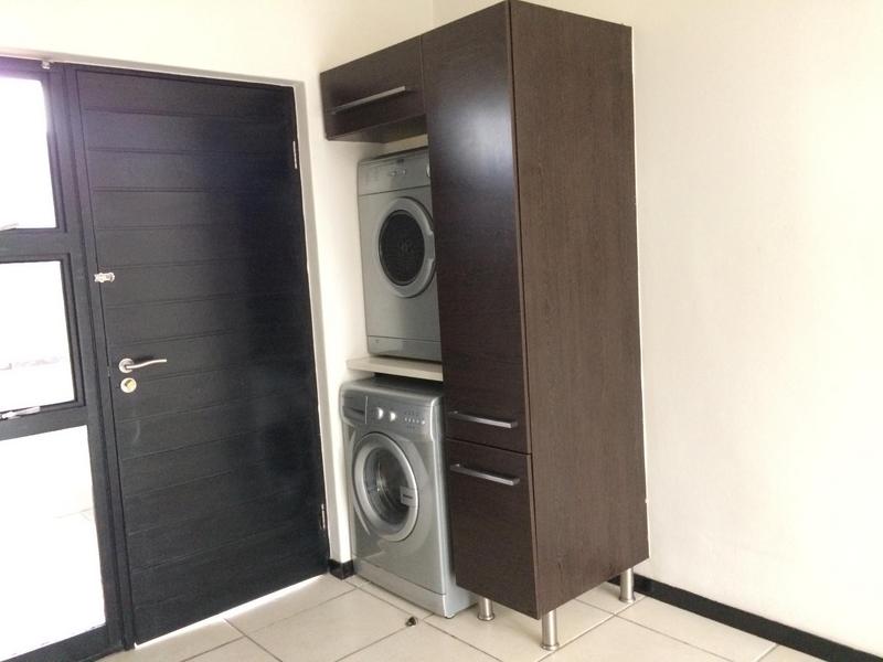 To Let 2 Bedroom Property for Rent in Douglasdale Gauteng